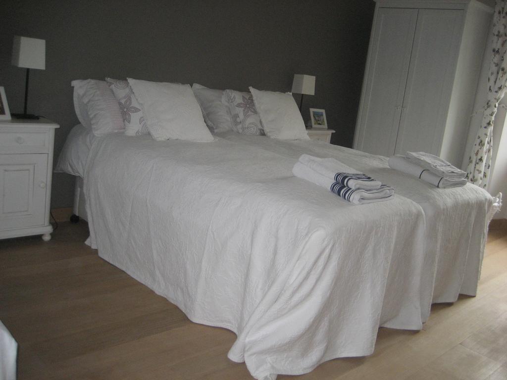 Kervaillant Bed and Breakfast Plouec-du-Trieux Δωμάτιο φωτογραφία